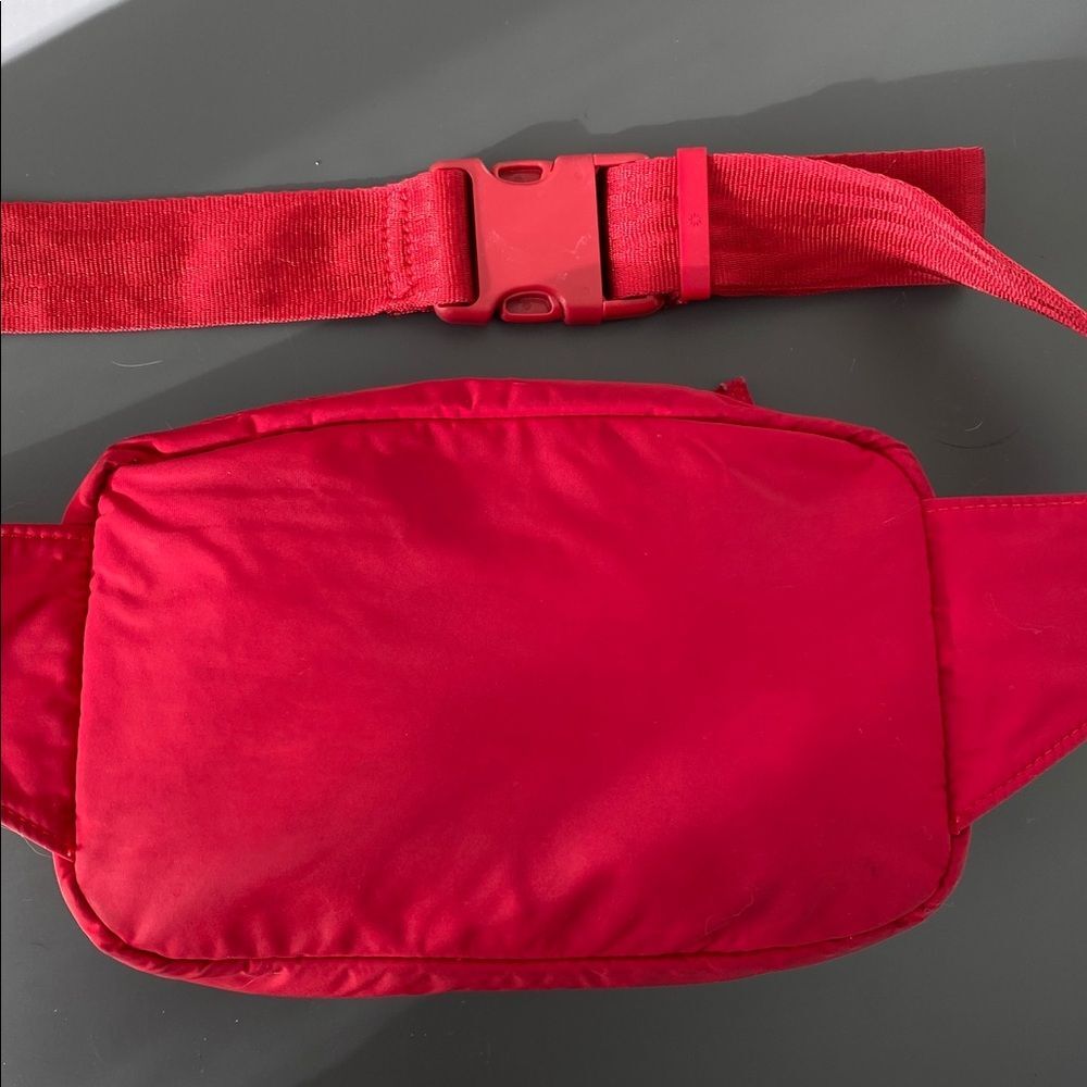 Athleta All About Crossbody Belt Bag OS Red Silver Logo Casual Chic Lightweight - Picture 11 of 14